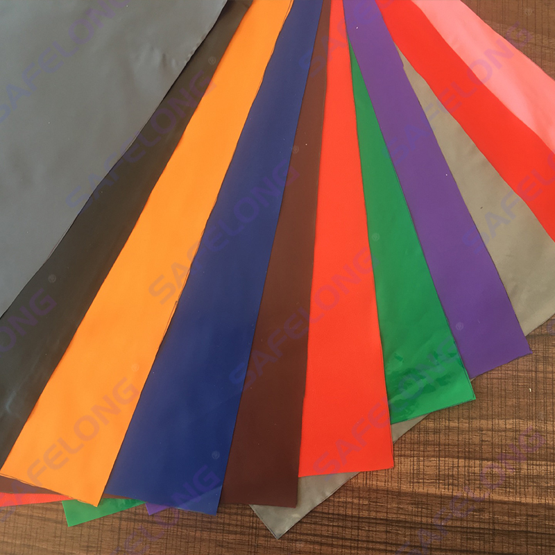 Film elastic din PVC